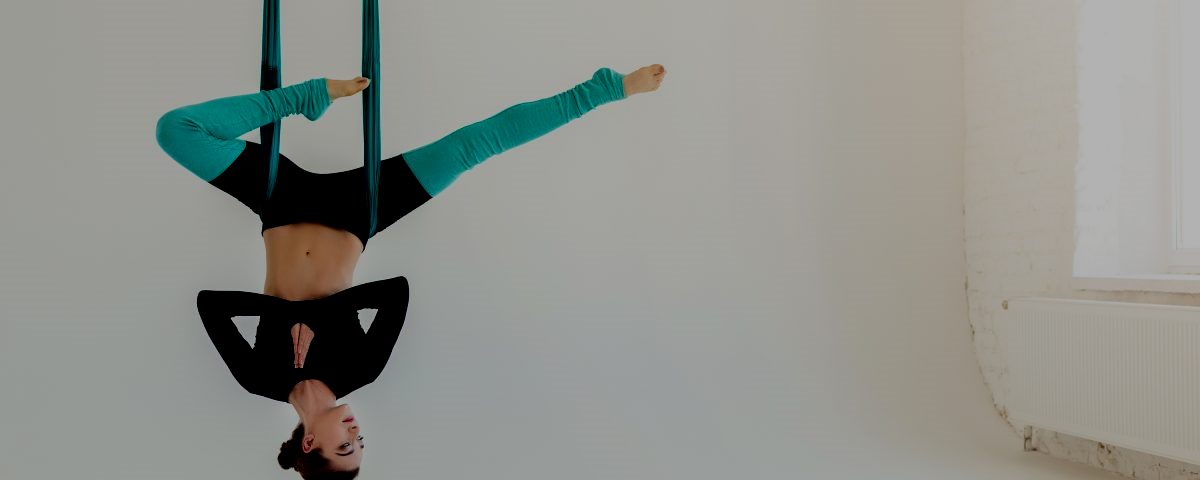 FLY YOGA - Уникальное направление, которое совмещает в себе йогу, стретчинг и элементы воздушной гимнастики